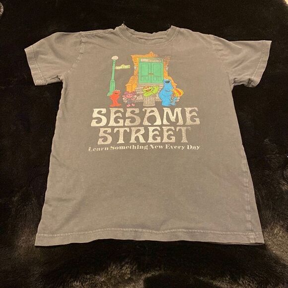 Sesame Street Short Sleeve Tee. Size extra small. - Picture 1 of 4